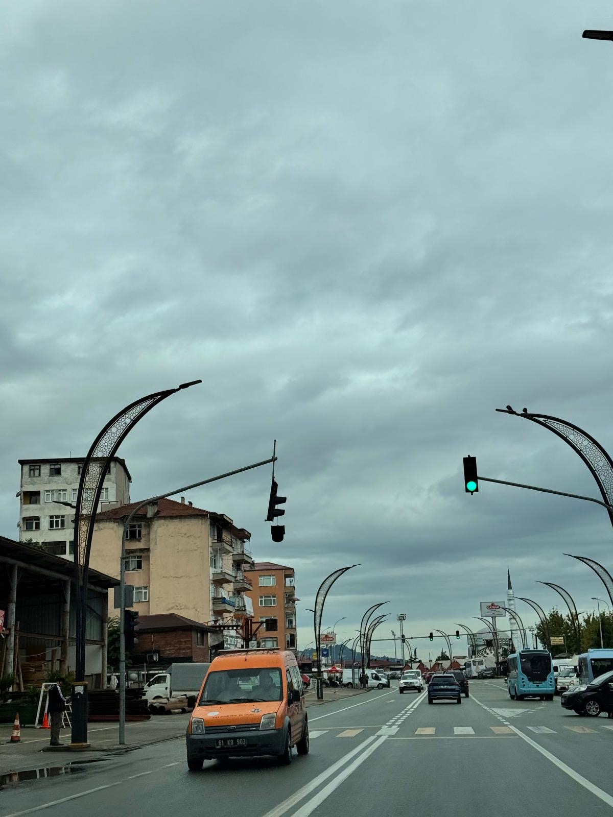 Rize’ de trafik lambası ‘tehlikeye’ sinyal veriyor Rize’de yaya ve