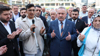 “Bir Elde Dua, Diğerinde Burger: AK Parti Rize’de Filistin’i Böyle Savunuyor” “Bir Elde Dua, Diğerinde Burger: AK Parti Rize’de Filistin’i Böyle