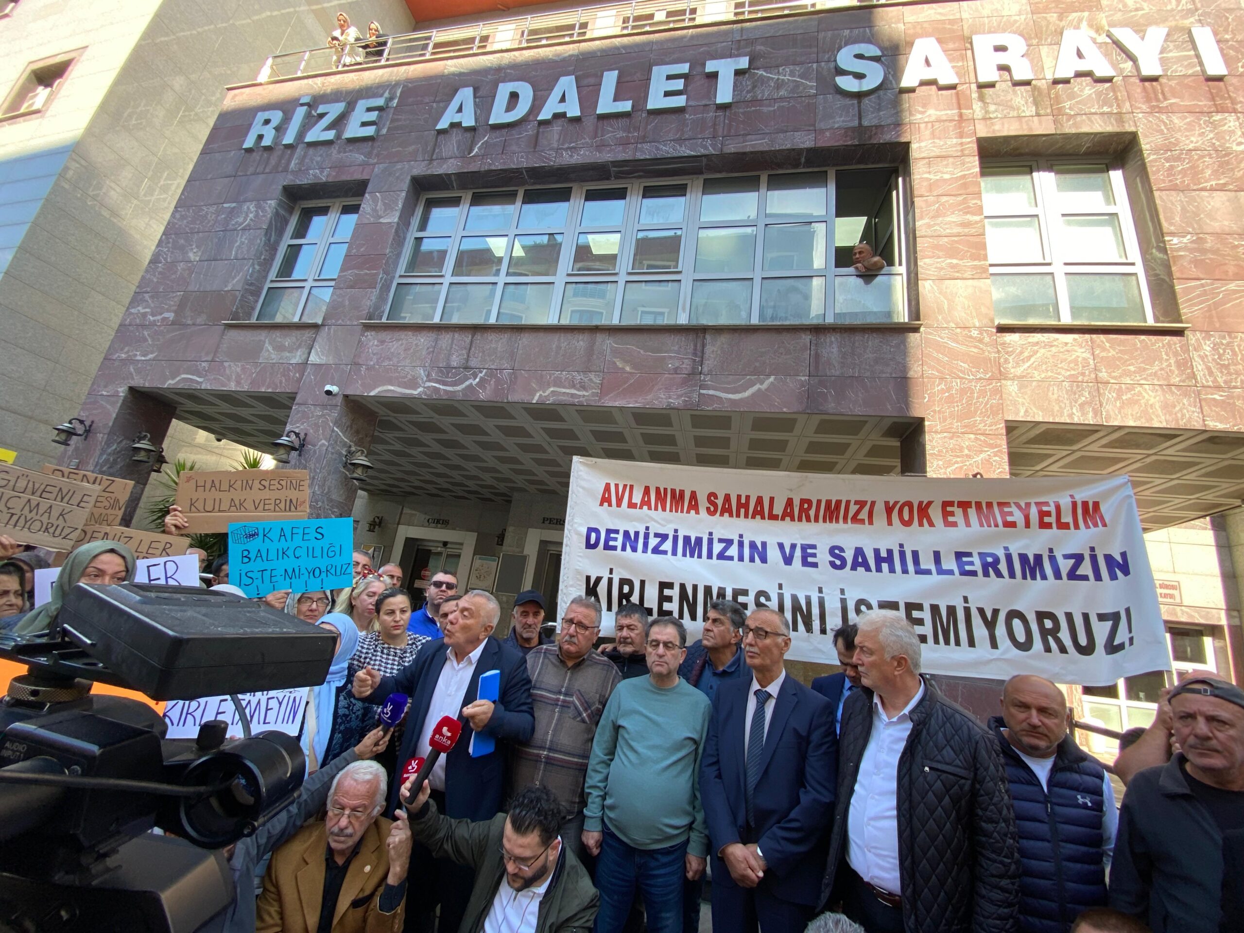 “Kuzuoğlu’nun Avukatı Balıkçıları Terörist Gibi Gösterdi — Halktan Büyük Tepki”“Balıkçılara