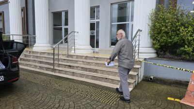 Rize’nin İyidere ilçesinde balıkçı barınağı girişinden izinsiz şekilde kum alınmasına