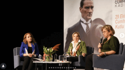 RİDEKAP Başkanı Dilek Karafazlı’nın moderatörlüğünde gerçekleştirilen etkinlikte, duayen gazeteciler Cumhuriyetin