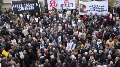 Esenyurt’ta sokak ortasında dövülerek öldürülen gazeteci Hakan Tosun, son yolculuğuna