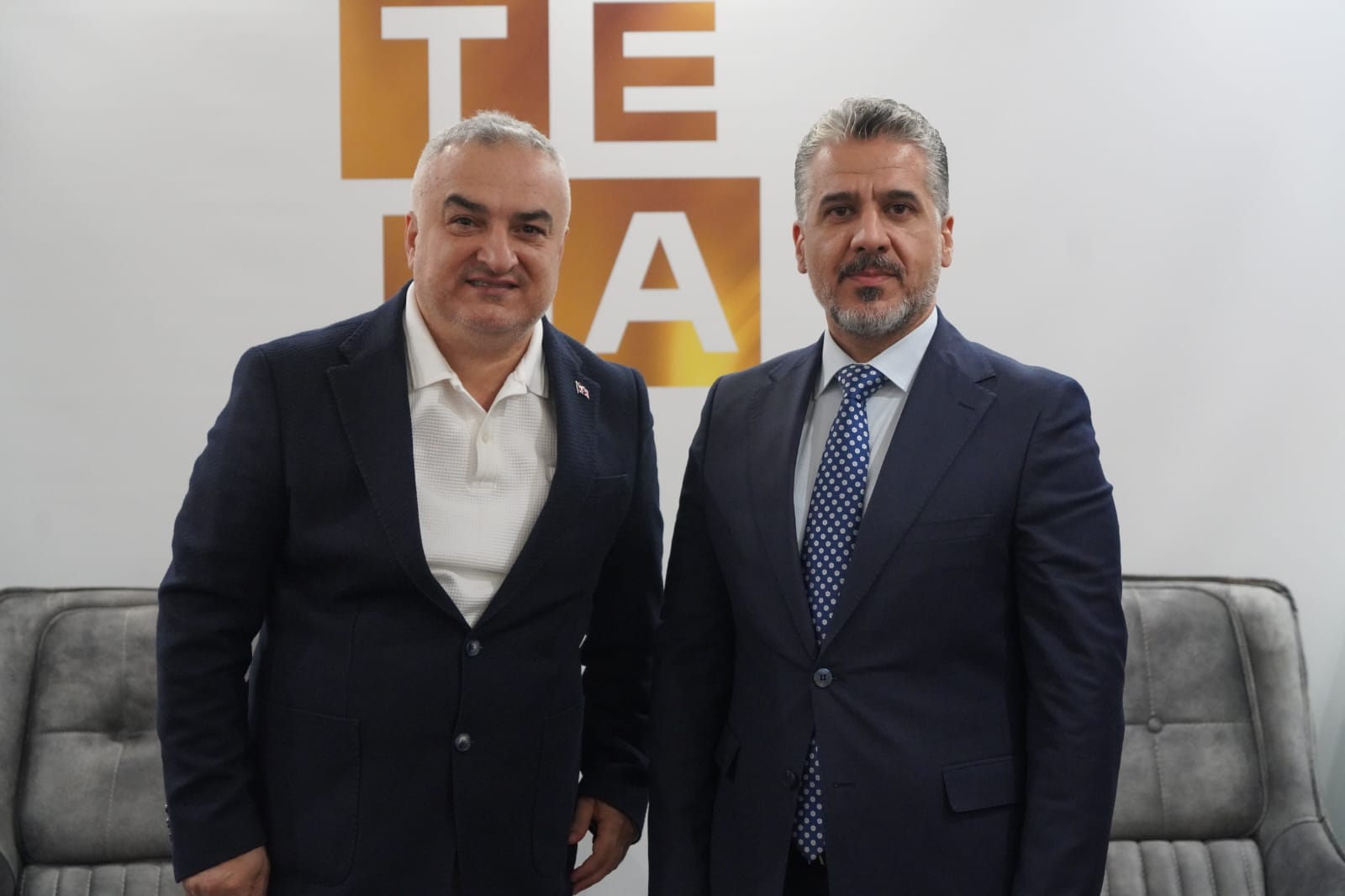 TEBA’DAN SELAM VAR Trabxon Artvinliler Derneği Başkanı gazeteci yazar Ahmet