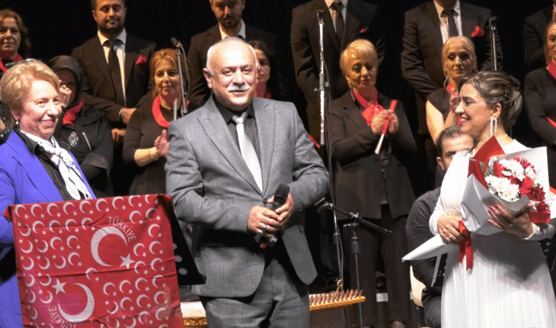 Rize’de Cumhuriyet Coşkusu: Yurttaşlar Marşlarla Bayramı Kutladı Haber: Gençağa KARAFAZLIGörüntü: Hüseyin YILMAZ (RİZE) – Cumhuriyet’in kuruluşunun 102.