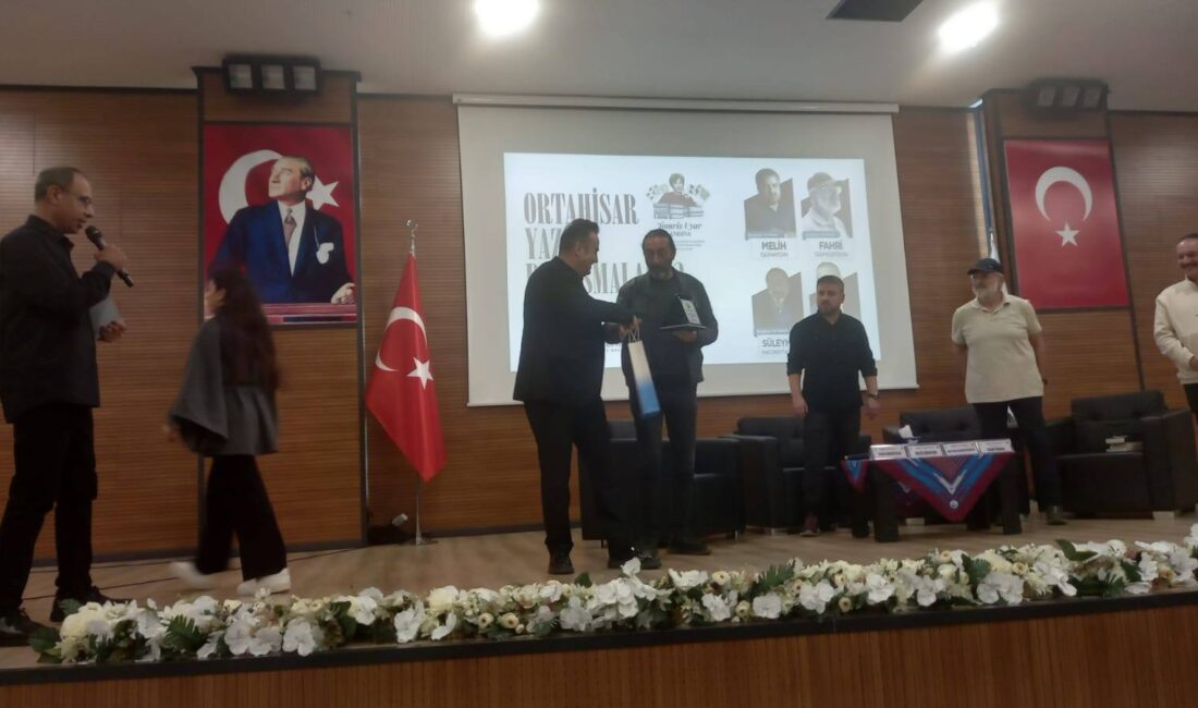 **”Ortahisar’da Kelimelerin Buluşması”** Bugün, taş sokakların ve denizden esen tuz kokusunun iç içe