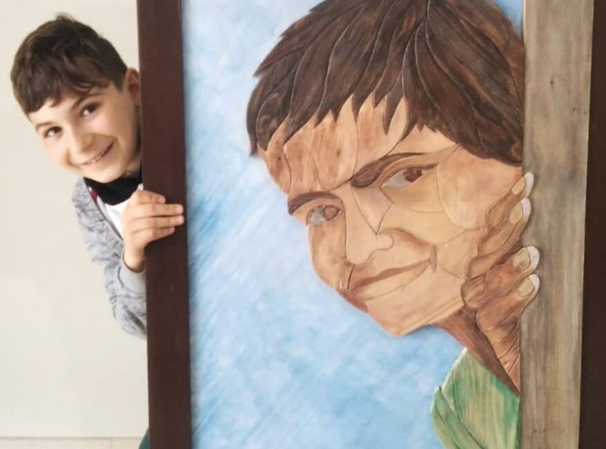 Ağaç parçasını sanata dönüştürüyor muhteşem eserleri büyük ilgi görüyor… YETER ARTIK TÜKETMEYELİM ÜRETELİM HABER: Ahmet KÜLEKÇİ Artvin’in Hopa ilçesinde