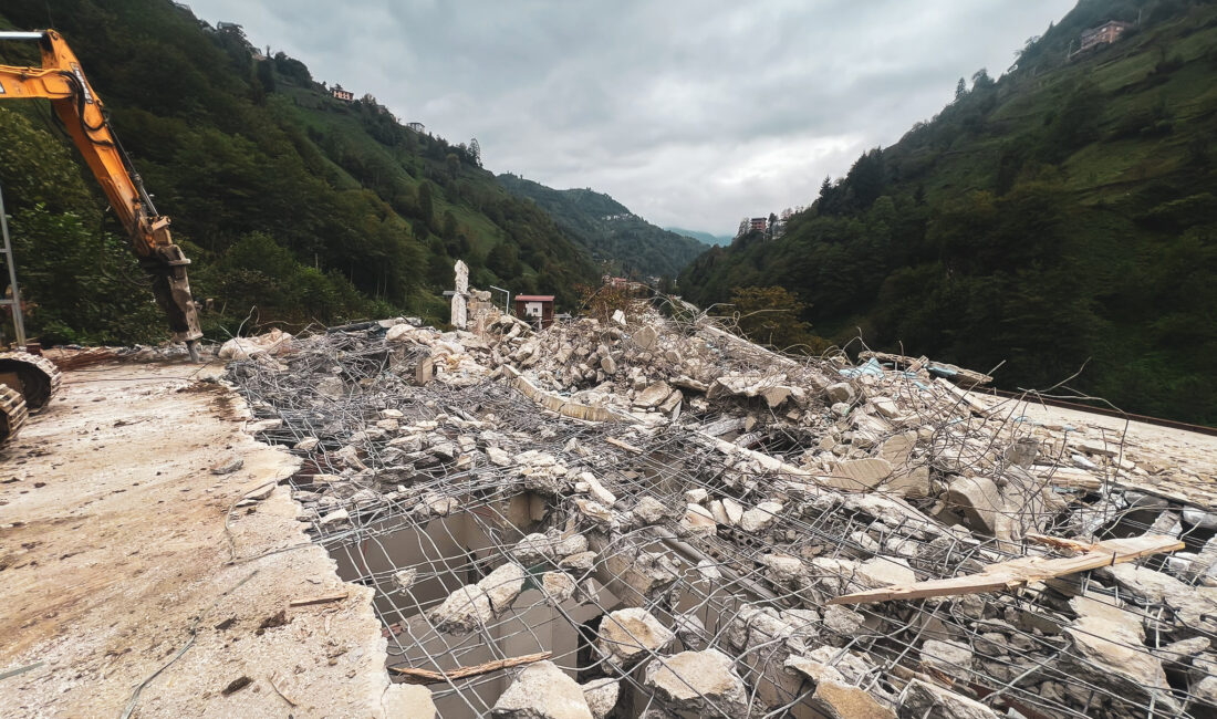 Fırtına Vadisi’nde Bungalov yıkımlarına köy halkı tepki gösterdi:“Tayyip Erdoğan beyefendi demişti ki; ‘Ayder’i Cannes yapacağım’. Ayder’i bıraksın, bizi de rahat bırakın lütfen HABER: Gençağa KARAFAZLI (RİZE) – CHP Rize Milletvekili Tahsin Ocaklı, Fırtına