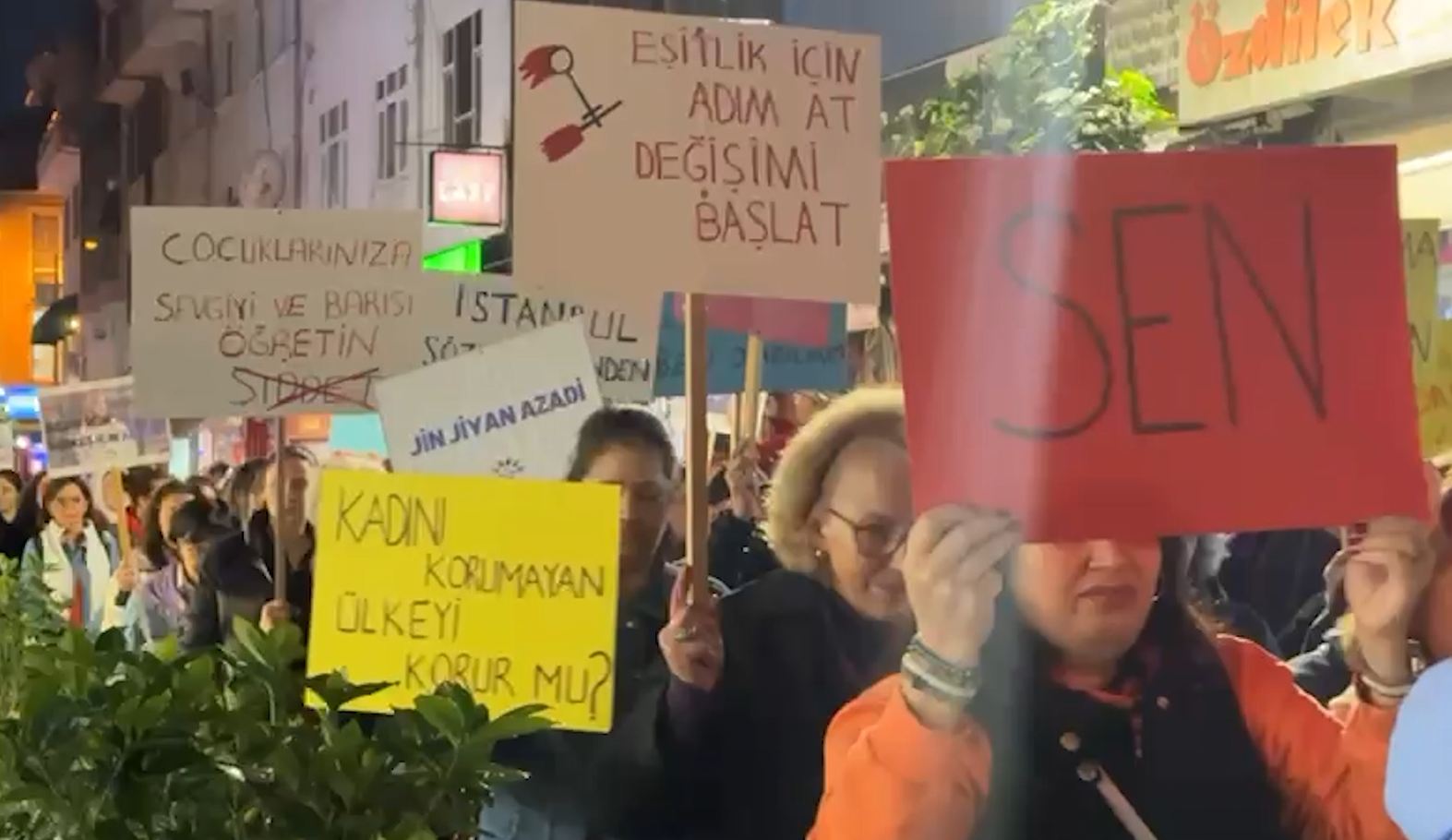 HABAR: Gençağa KARAFAZLI GÖRÜNTÜ:Koray ÖZTÜRNA (RİZE)- Fındıklıda kadına şiddeti protesto