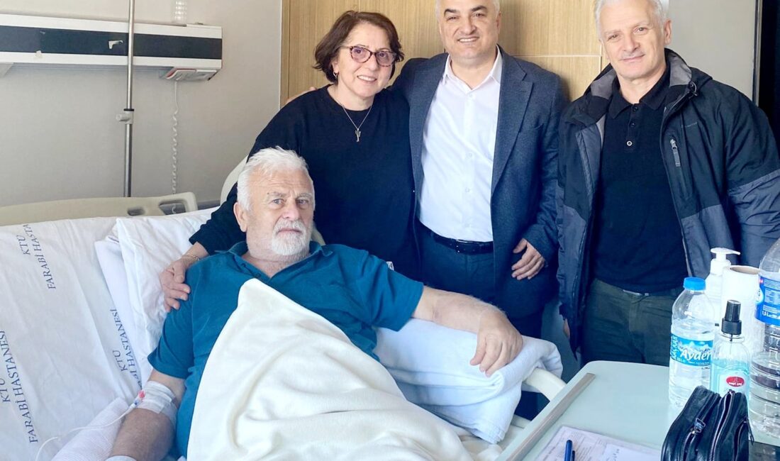 HABER.Ahmet KÜLEKÇİ, (TRABZON)- Karadeniz müziğinin şair ceketli şarkıcısı sevgisi gönüllere