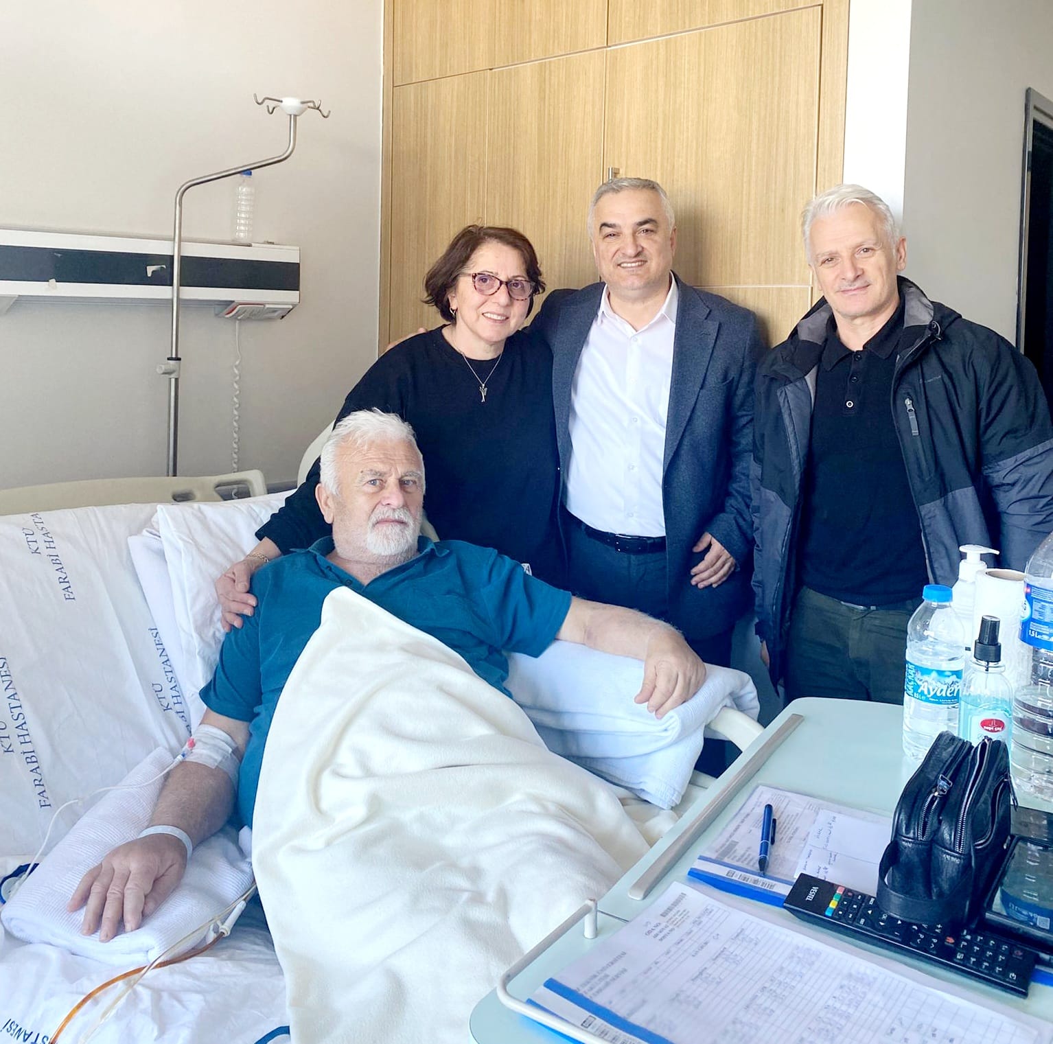 HABER.Ahmet KÜLEKÇİ, (TRABZON)- Karadeniz müziğinin şair ceketli şarkıcısı sevgisi gönüllere