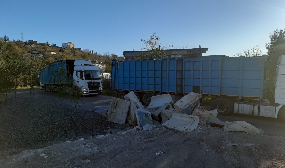 Araklı Taşönü Katı Atık Entegre ve Bertaraf Tesisi’nde çalışan işçiler,
