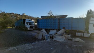 Araklı Taşönü Katı Atık Entegre ve Bertaraf Tesisi’nde çalışan işçiler,