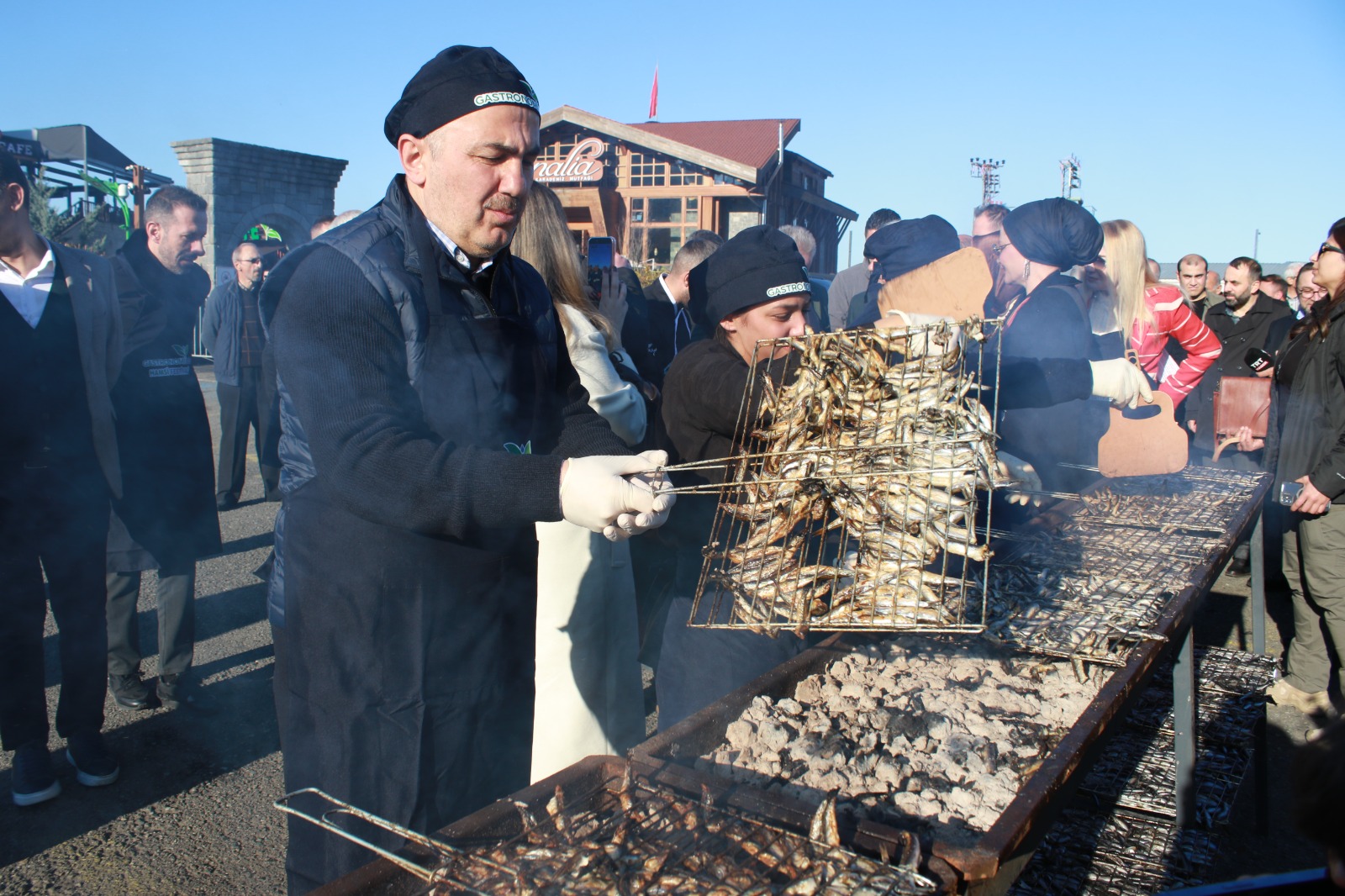 Haber. Belediye Basın Büro… Karadeniz’in vazgeçilmez Gri lezzeti Hamsi, Rize