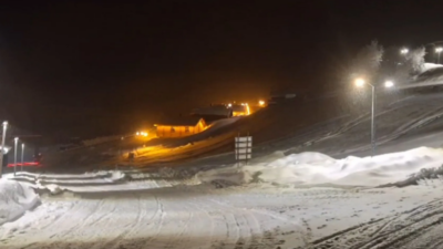 Rize’de beklenen kar yağışı başladı, yüksek yerler beyaza bürüdü. Meteoroloji