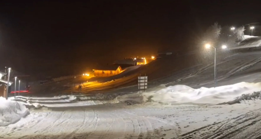 Rize’de beklenen kar yağışı başladı, yüksek yerler beyaza bürüdü. Meteoroloji