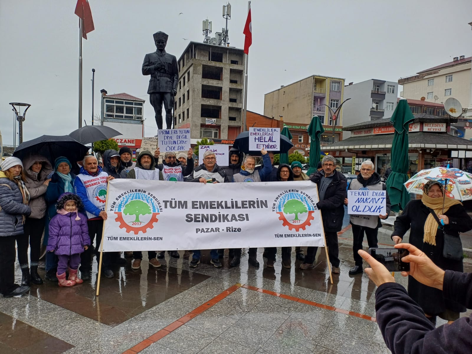 HABER:Gençağa KARAFAZLI (RİZE)- AKP’nin, en düşük emekli maaşının 20 bin