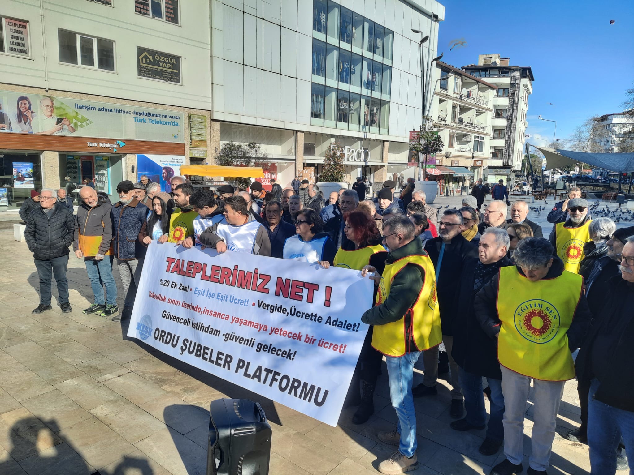 KESK Ordu’da ek zam talebiyle iş bıraktı: “Geçinemiyoruz” HABER :