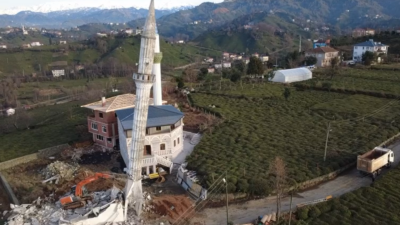 Özel Arazi Gerekçesiyle  Sahil  Köyü Camisi  yıkıldı O Anlar Kameralara