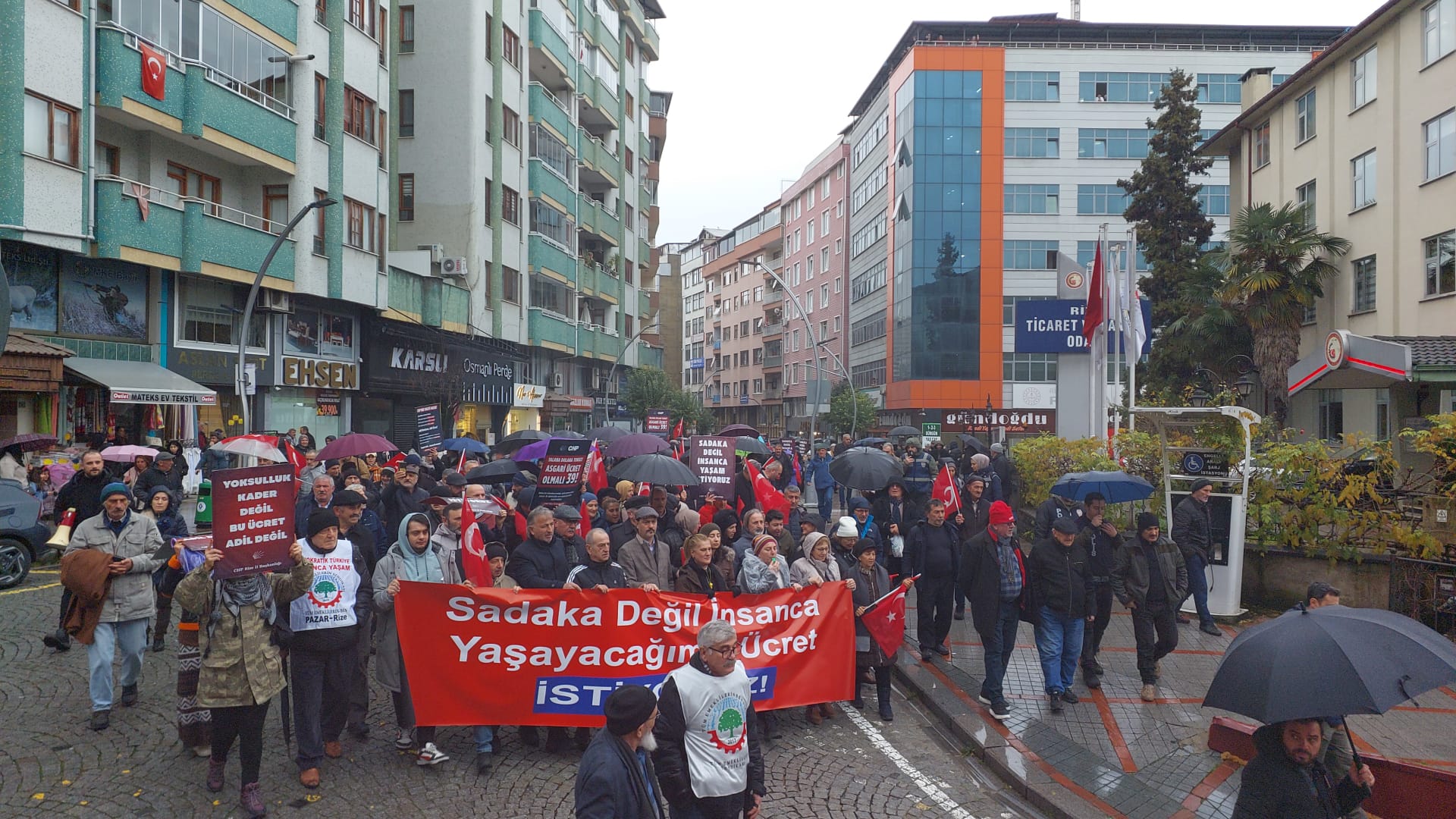 Erdoğan’ın Hemşerilerinden İktidara Sert Tepki: “Sadaka Değil, İnsanca Yaşamak İstiyoruz”