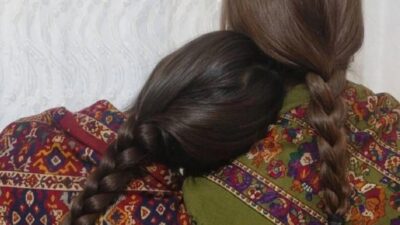 Şam yönetimine bağlı güçlerin Rakka’da YPJ’li bir kadının saç örgüsü