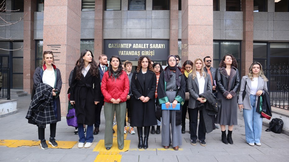 – AKP Milletvekili Derya Bakbak’ın babası Ahmet Aslansoy’un, fabrikasında çalışan