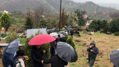 RİZE – Kızıldere’de katledilen devrimcilerden Cihan Alptekin’in Ardeşen’de bulunan mezarı başında