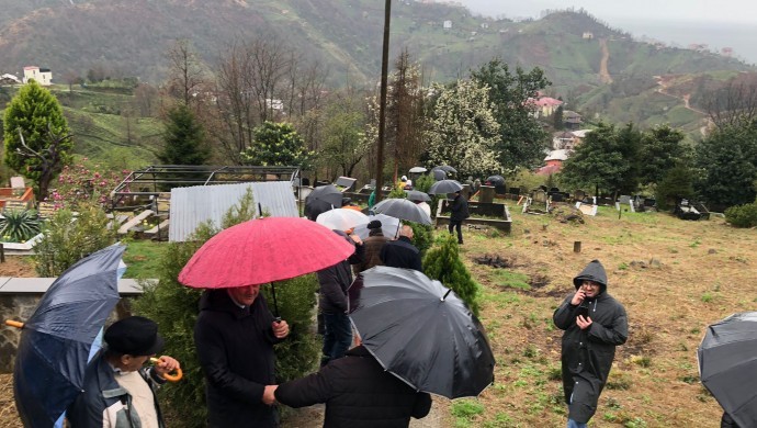 RİZE – Kızıldere’de katledilen devrimcilerden Cihan Alptekin’in Ardeşen’de bulunan mezarı başında