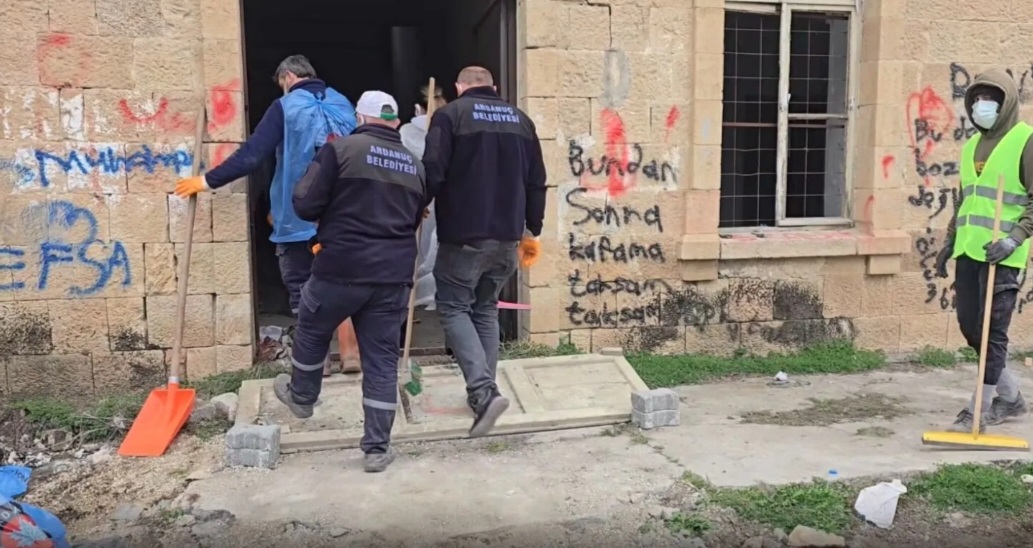 Tarihi binaya yapılan çirkin saldırıya belediye başkanından sert tepki ”