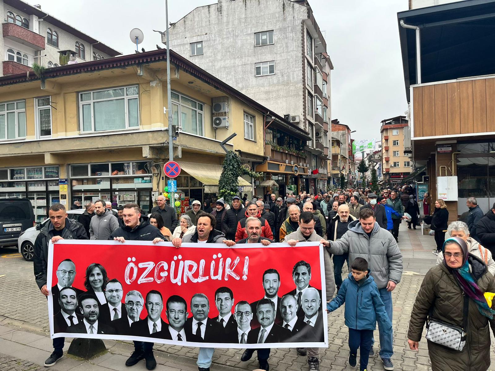 Haber: Tanju Aksu Kamera: Koray Özturna  Rize’nin Fındıklı ilçesinde yurttaşlar,
