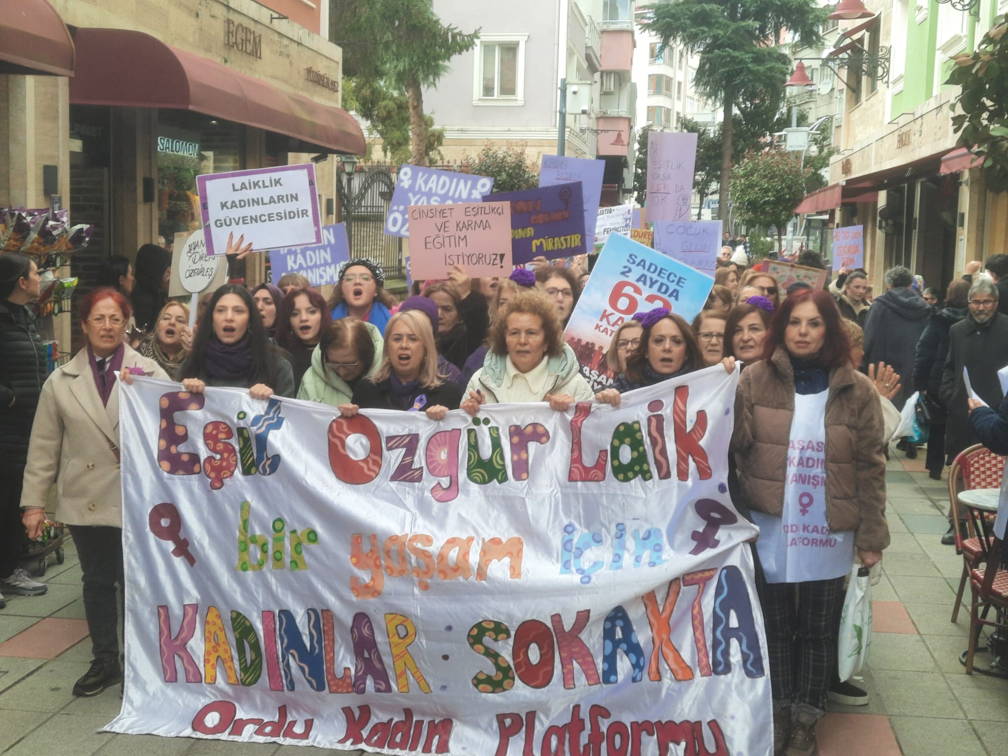 HABER: Coşkun ÖZBUCAK (ORDU) – Ordu Kadın Platformu üyeleri, “yoksulluğa, şiddete,