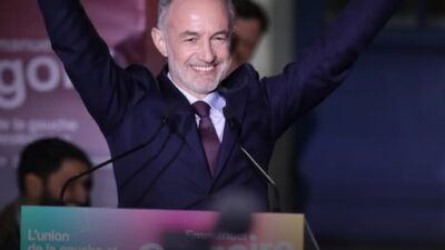 Fransa’nın başkenti Paris’in belediye başkanlığı seçimlerini Sosyalist Parti’den Emmanuel Grégoire