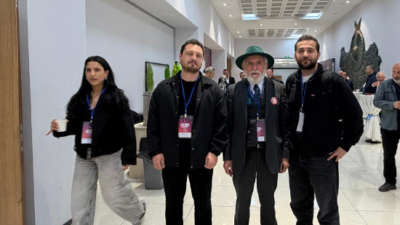 Basının içinde bulunduğu sorunları cesaretle gündeme getirirken, CHP’ye yönelik de