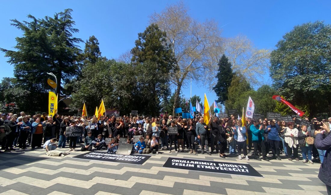 okullarda düzenlenen silahlı saldırılar ülkenin dört bir yanında protesto ediliyor.