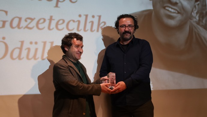 İSTANBUL – Metin Göktepe ödülleri düzenlenen törenle sahiplerine verildi. Fotoğraf ödülünü
