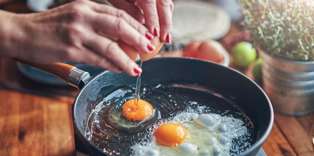 Uzun yıllardır kalp dostu değil diye suçlanan yumurta sarısı, artık