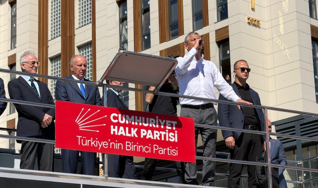 CHP Genel Başkanı Özgür Özel, Rize mitinginde Adalet Bakanı Akın