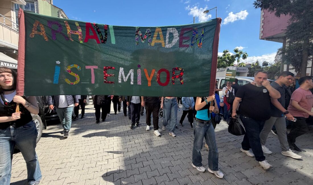 Arhavi’de Halk Yaşam Alanlarının Yok Edilmesine Karşı Yürüdü: “Cennetimizi Cehenneme