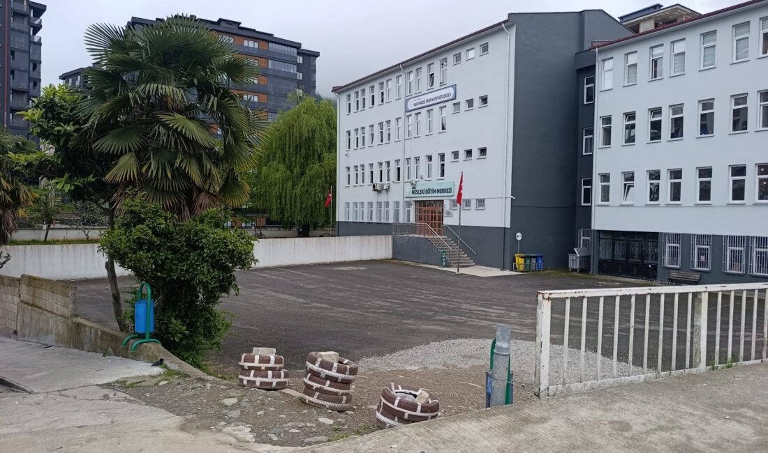 Milli Eğitim Müdürü Akmeşe Kendisine Özel Tuvalet Yaptırdı, Okulu Kapısız