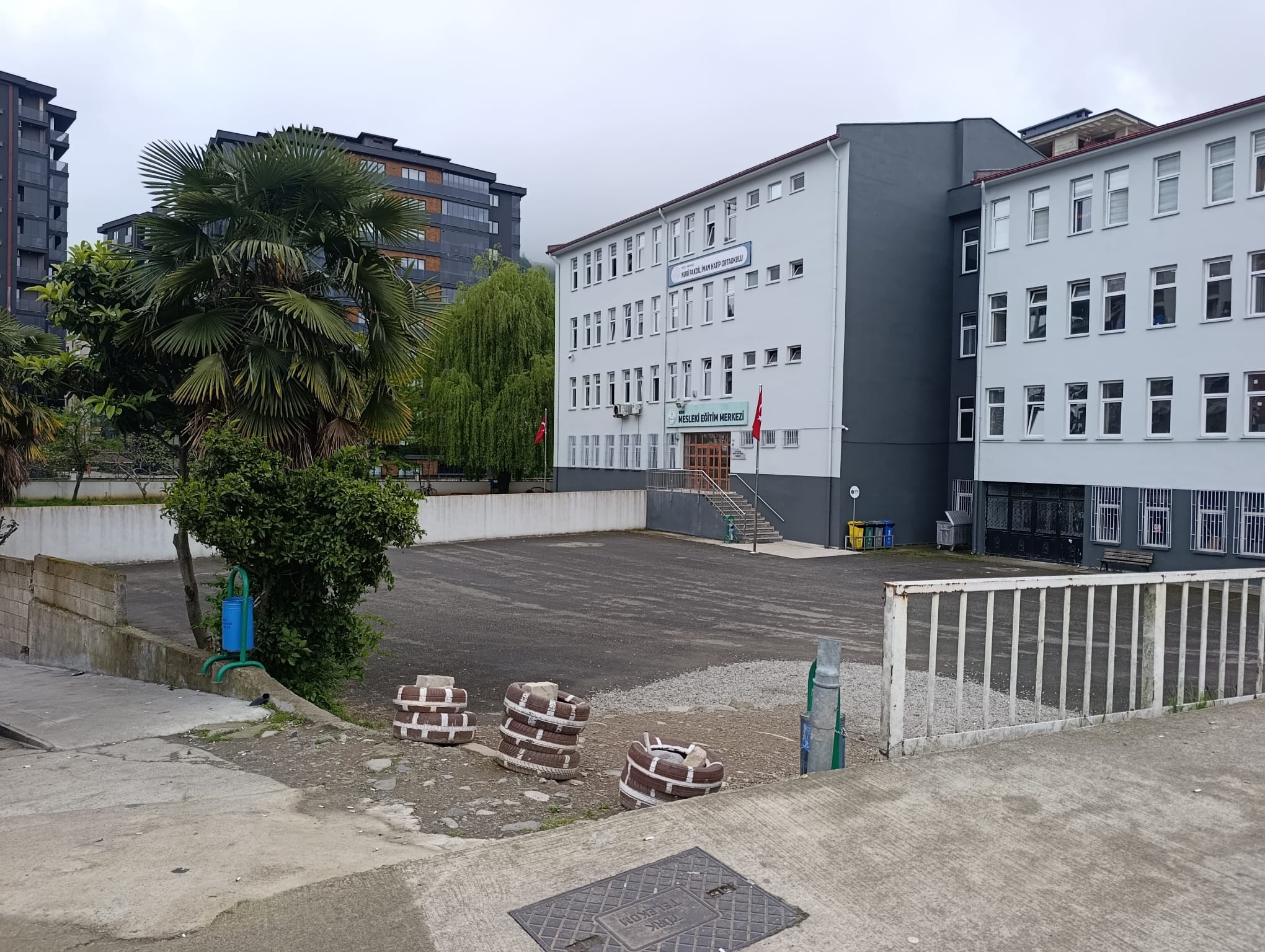 Milli Eğitim Müdürü Akmeşe Kendisine Özel Tuvalet Yaptırdı, Okulu Kapısız
