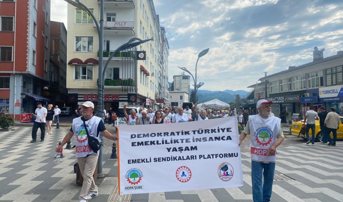 Haber: Yarensu Ustabaş (HOPA) – Hopa Cumhuriyet Caddesi’nde bir araya