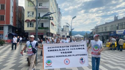 Haber: Yarensu Ustabaş (HOPA) – Hopa Cumhuriyet Caddesi’nde bir araya