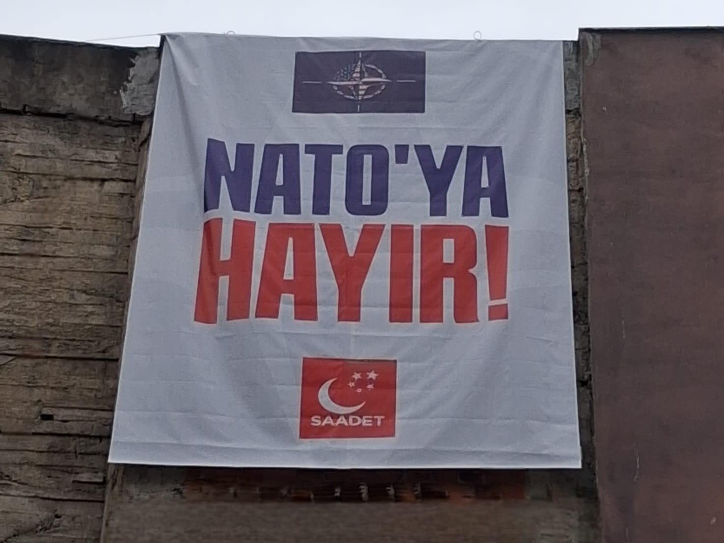 NATO Protestoları Rize’de Sürüyor: Saadet Partisi’nden “NATO’ya Hayır” Pankartı Haber: