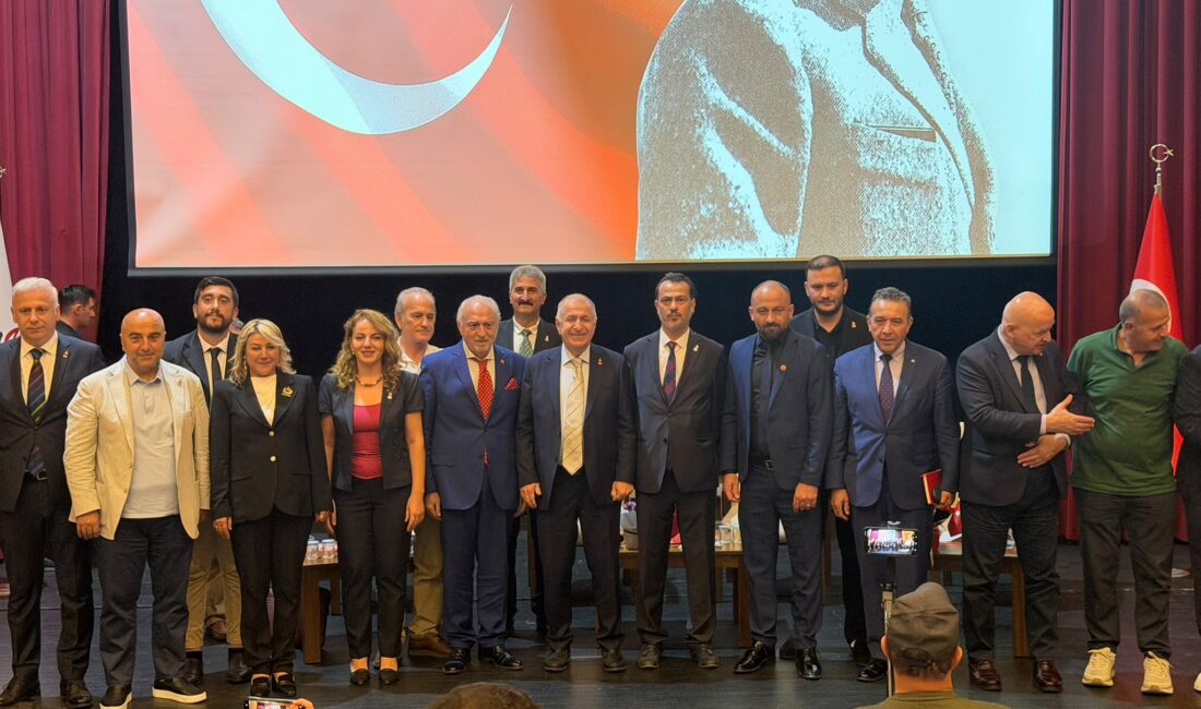 Ümit Özdağ Rize de “Zafer Partisi Türkiye’nin Geleceğini Konuşuyor” Programında