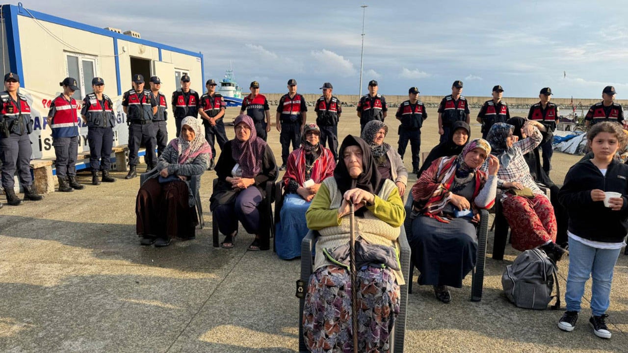 Rize’nin  Pazar ilçesinde  kafes balıkçılığı projesine karşı yaklaşık 3 aydır