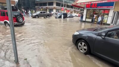 HABER:GENÇAĞA KARAFAZLI (RİZE)- Rize’de etkili olan şiddetli sağanak yağış, cadde