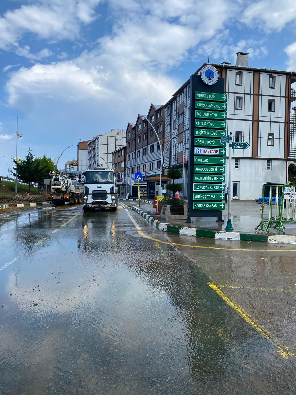 Rize’de etkili olan yoğun yağışların ardından meydana gelen sel ve