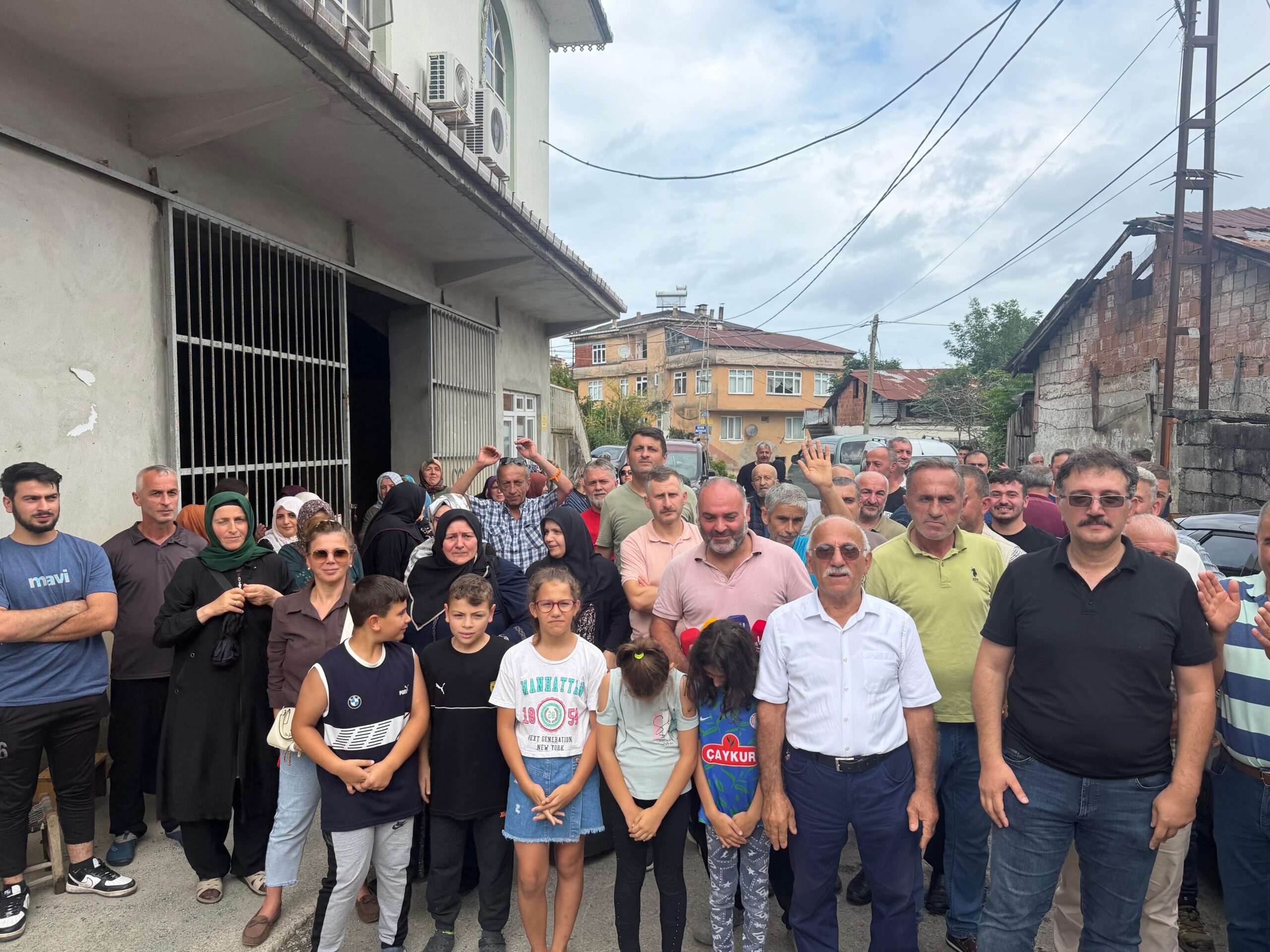 https://abone.ankahaber.net/static/video/66711259-5671-449e-8975-a1dd5a4a469d-720.mp4 HABER: Gençağa KARAFAZLI GÖRÜNTÜ: Özlem EMİR (RİZE)- Rize’nin Yağlıtaş