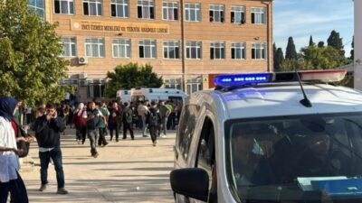 Manisa’nın Turgutlu ilçesinde lise yakınında düzenlenen silahlı saldırıda 2’si ağır