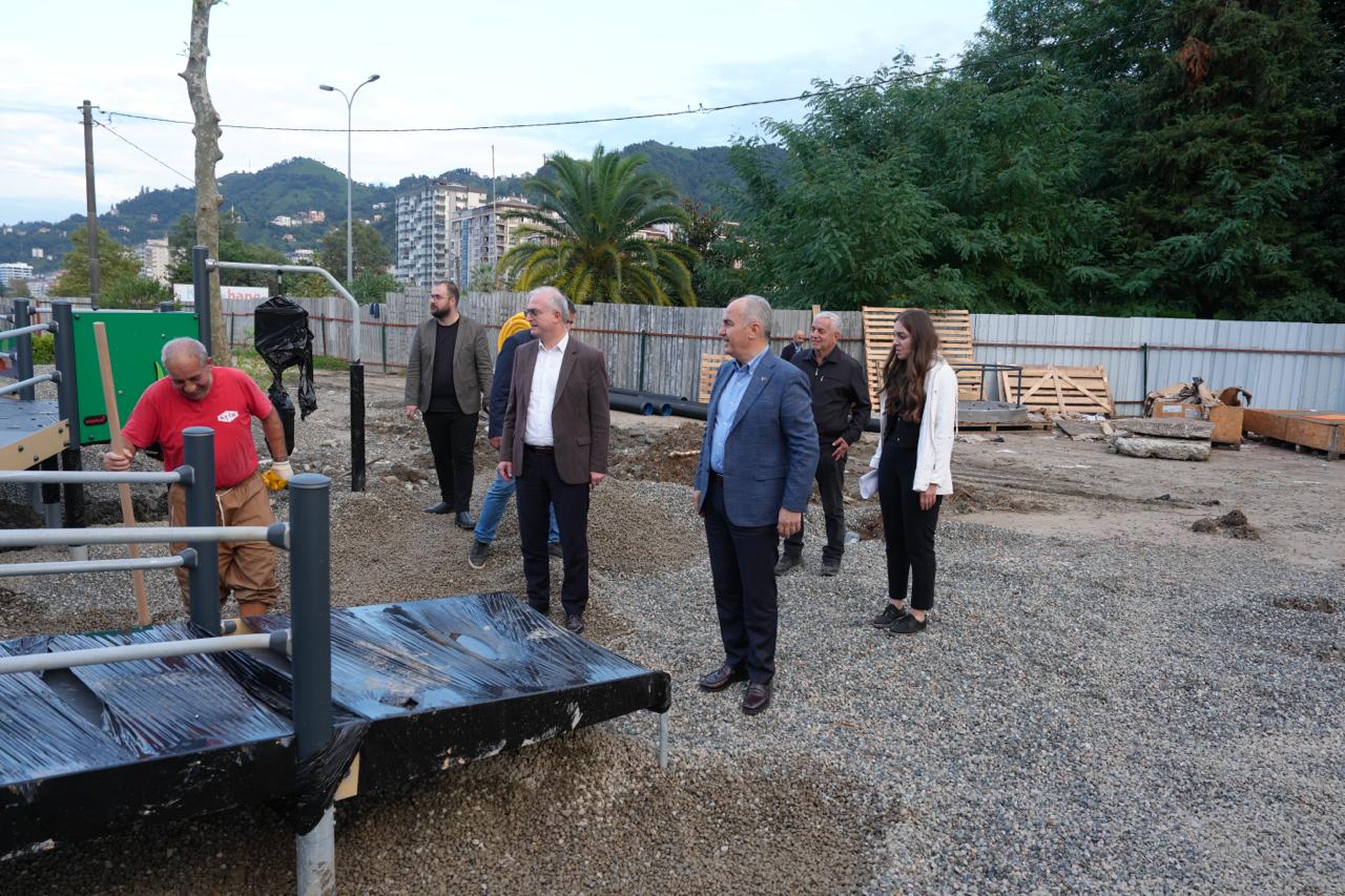 Rize Belediyesi tarafından Rize Millet Bahçesi içerisinde yapımı sürdürülen çocuk