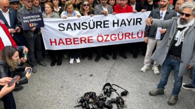 Türkiye’de çok sayıda kentte gazeteciler iktidarın dozunu artırdığı sansür ve